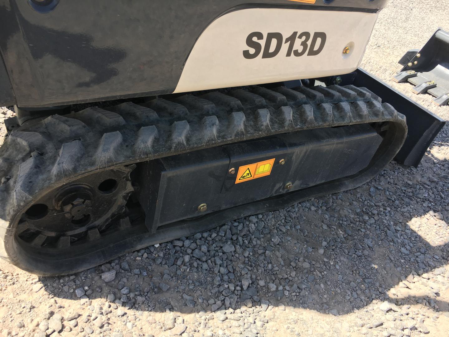 ./imagenes/INVOICE/2019/16887/MINI EXCAVADORA SHANDING SD13D (15).JPG